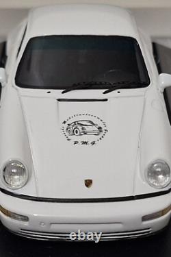 (9) Porsche 911 964 Carrera 4 White PMG Jahresmodell 2010 143 Spark MAP02007011