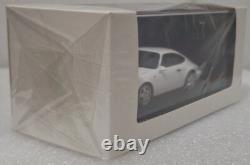 (9) Porsche 911 964 Carrera 4 White PMG Jahresmodell 2010 143 Spark MAP02007011