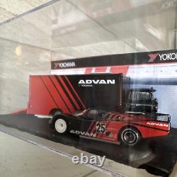 HOT WHEELS 2 Set PORSCHE 962 ADVAN + SPRINTER truck Custom Garage Display Box