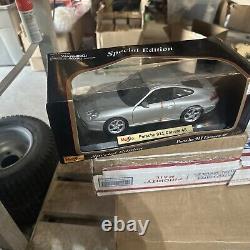 Maisto Porsche 911 Carrera 4S 1/18