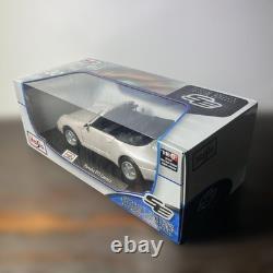 Maisto Porsche 911 Carrera Special Edition Open Top Model Car Silver