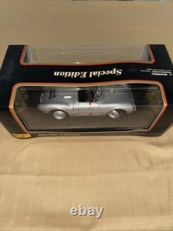Maisto Special Edition Porsche 550 A Spyder 118 Diecast Car (Silver)