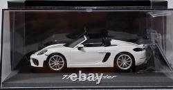 Porsche 718 (982) Boxster Spyder 2019 White 143 Minichamps WAP 020 210 0K (14)