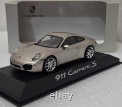 Porsche 911 (991) Carrera S 2011 Silver Met. 143 Minichamps WAP 020 011 0C (6)