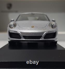 Porsche 911 (991. II) Carrera S 2016 Silver 143 Minichamps WAP 020 128 0G (8)