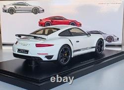 Porsche 911 (991) Turbo S Exclusive GB Edition White 1/18 GT Spirit WAX02100003