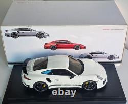 Porsche 911 (991) Turbo S Exclusive GB Edition White 1/18 GT Spirit WAX02100003