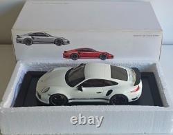 Porsche 911 (991) Turbo S Exclusive GB Edition White 1/18 GT Spirit WAX02100003
