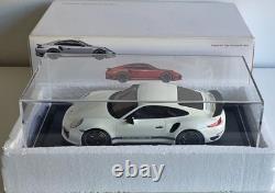 Porsche 911 (991) Turbo S Exclusive GB Edition White 1/18 GT Spirit WAX02100003