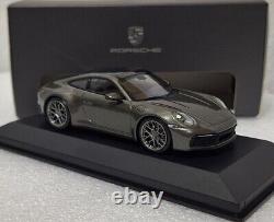 Porsche 911 (992) Carrera 4S 2019 Aventurin Green 143 Minichamps RARE! (8)