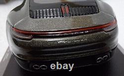 Porsche 911 (992) Carrera 4S 2019 Aventurin Green 143 Minichamps RARE! (8)