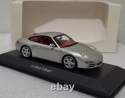 Porsche 911 (997) Carrera S 2005 Artic Silver 143 Minichamps WAP 020 118 15 (8)