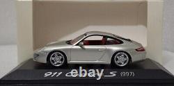 Porsche 911 (997) Carrera S 2005 Artic Silver 143 Minichamps WAP 020 118 15 (8)