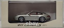 Porsche 911 (997) Carrera S 2005 Artic Silver 143 Minichamps WAP 020 118 15 (8)