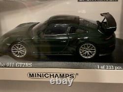 Porsche 911 GT2 RS (991.2) Weisssch Package British Racing Green Minichamps 143