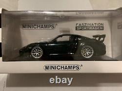 Porsche 911 GT2 RS (991.2) Weisssch Package British Racing Green Minichamps 143