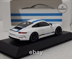 Porsche 911 R 991 White + Blue Stripes Edition Porsche Platz 12.2016 143 Spark