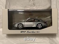 Porsche 911 Turbo (997) Silver/Red Minichamps 143