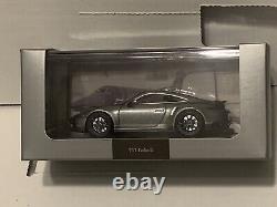 Porsche 911 Turbo S (992) Embraer Minichamps 143