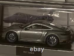 Porsche 911 Turbo S (992) Embraer Minichamps 143