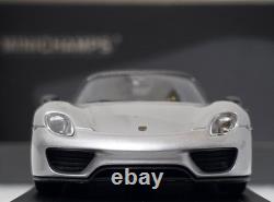 Porsche 918 Spyder Weissach Paket 2015 Silver 143 Minichamps CA 043 16 012 (16)