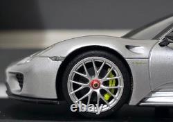 Porsche 918 Spyder Weissach Paket 2015 Silver 143 Minichamps CA 043 16 012 (16)