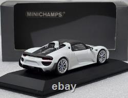 Porsche 918 Spyder Weissach Paket 2015 White 143 Minichamps CA 043 16 009 (14)