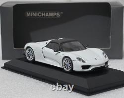 Porsche 918 Spyder Weissach Paket 2015 White 143 Minichamps CA 043 16 009 (14)