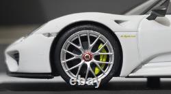 Porsche 918 Spyder Weissach Paket 2015 White 143 Minichamps CA 043 16 009 (14)