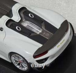 Porsche 918 Spyder Weissach Paket 2015 White 143 Minichamps CA 043 16 009 (14)