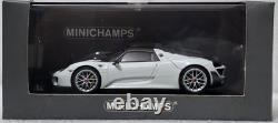 Porsche 918 Spyder Weissach Paket 2015 White 143 Minichamps CA 043 16 009 (14)
