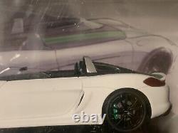 Porsche Boxster Bergspyder white / green / black 143 Spark