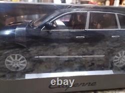 Porsche Cayenne 1/18 Scale Dealer Only Edition Diecast Model Miniature Car Blue